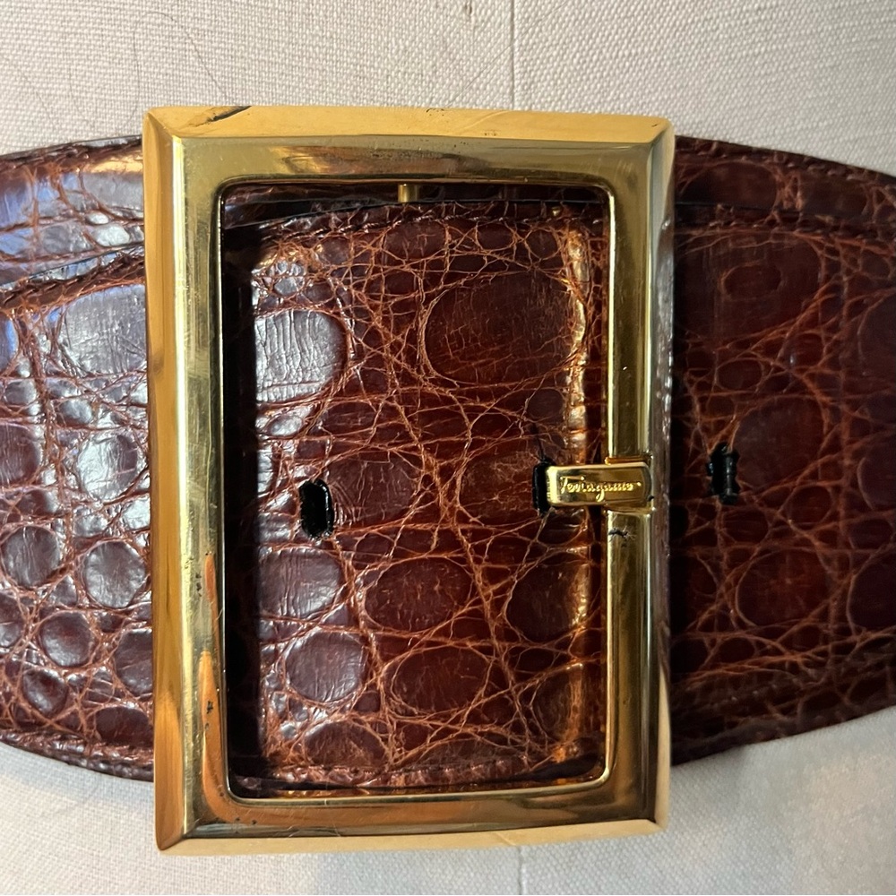 Salvatore Ferragamo Brown Croc-Embossed Leather Belt with Gold Buckle - Picture 2 of 7